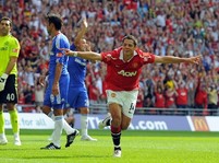 3256508-community-shield-2010-hernandez-manchester-united